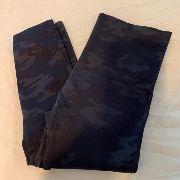 Spanx seamless black camo leggings - Picture 3 of 6